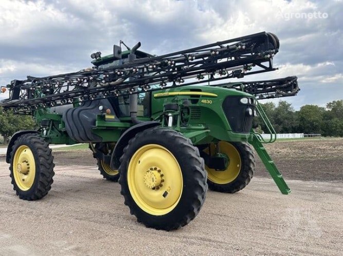 Обприскувач самохідний John Deere 4830