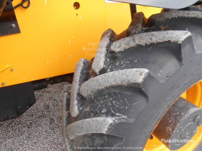 Навантажувач телескопічний JCB 531-70